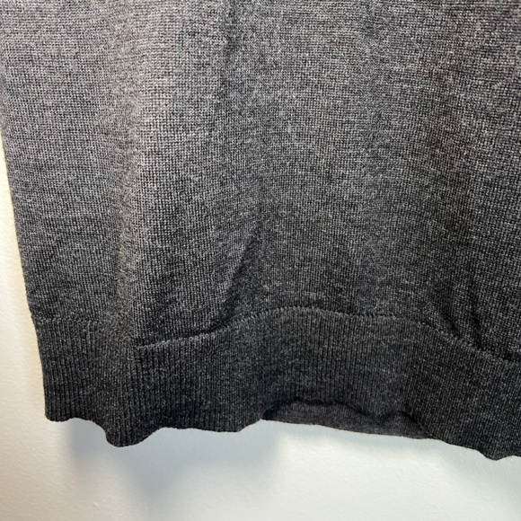 Gap Men's 100% Italian Merino Wool Sweater Charcoal Gray Tight Knit V-Neck Large - Picture 6 of 11